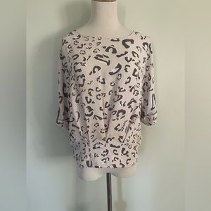 🆕 [BCBG MaxAzria] Tan Animal Print Short Sleeve Blouse Sz:XS